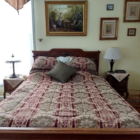 Armistead Cottage Bed & Breakfast Newport Exterior photo