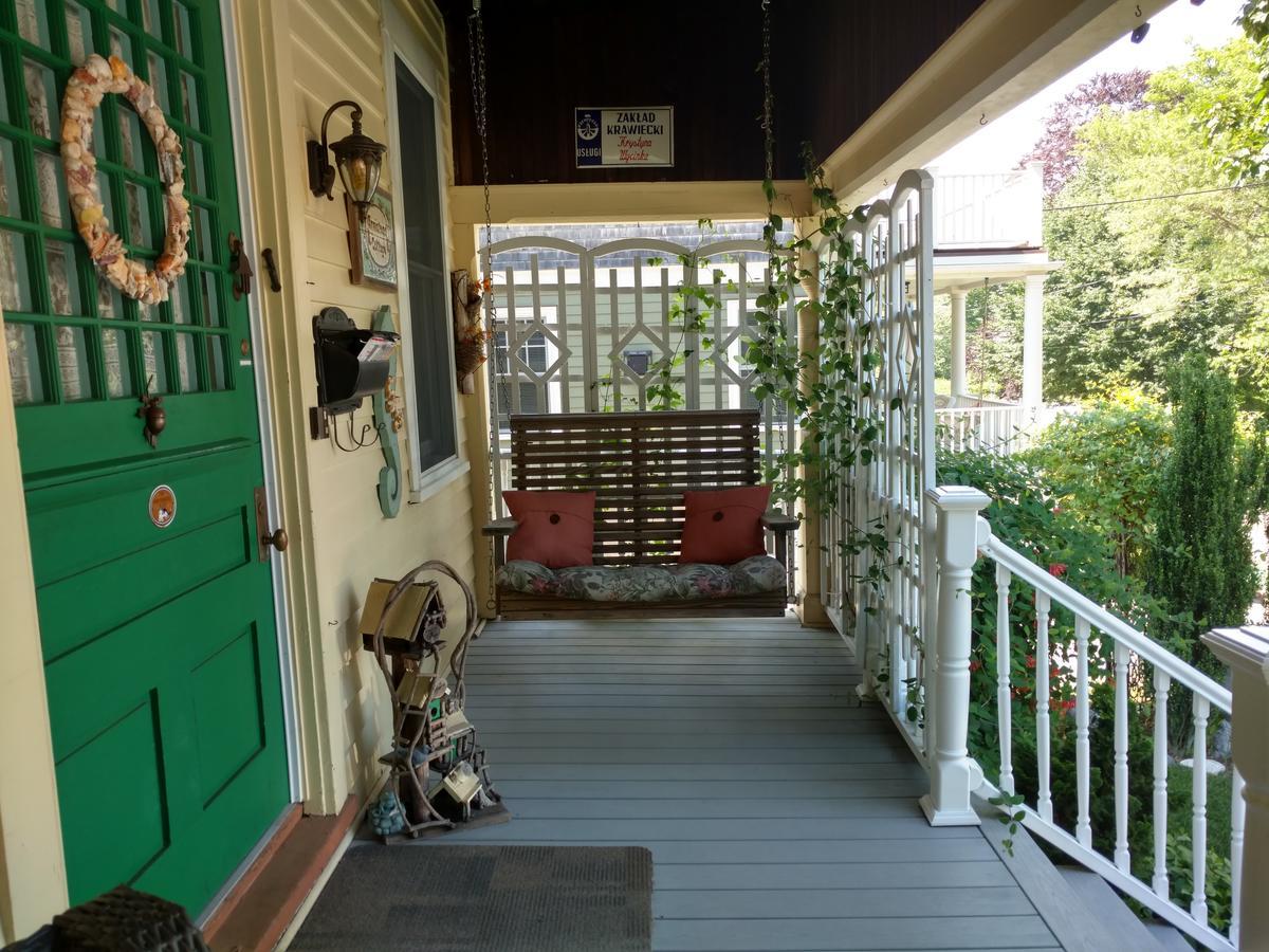 Armistead Cottage Bed & Breakfast Newport Exterior photo