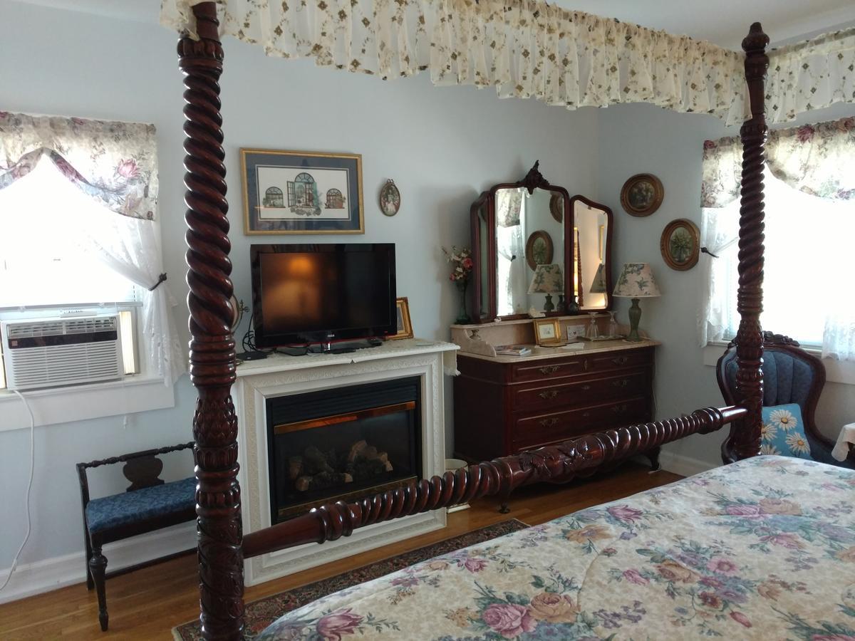 Armistead Cottage Bed & Breakfast Newport Exterior photo