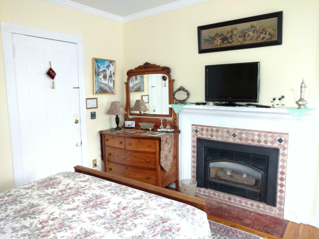 Armistead Cottage Bed & Breakfast Newport Exterior photo