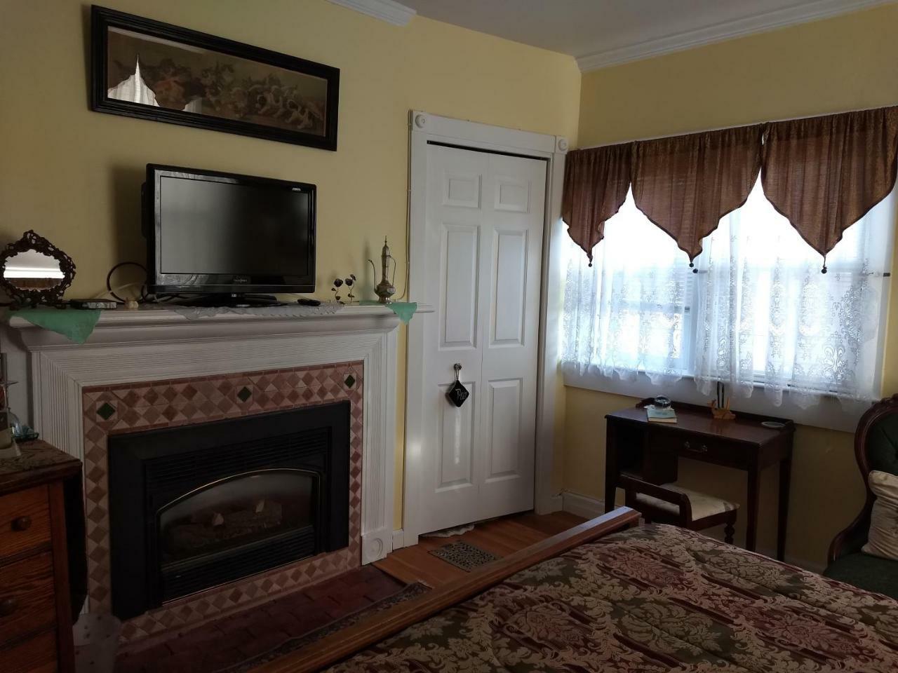 Armistead Cottage Bed & Breakfast Newport Exterior photo